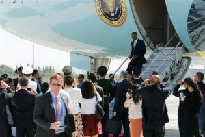 Obama　walk down from airforce one