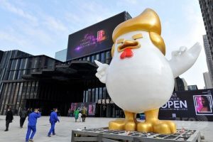 statue-of-chicken-like-trump-in-china
